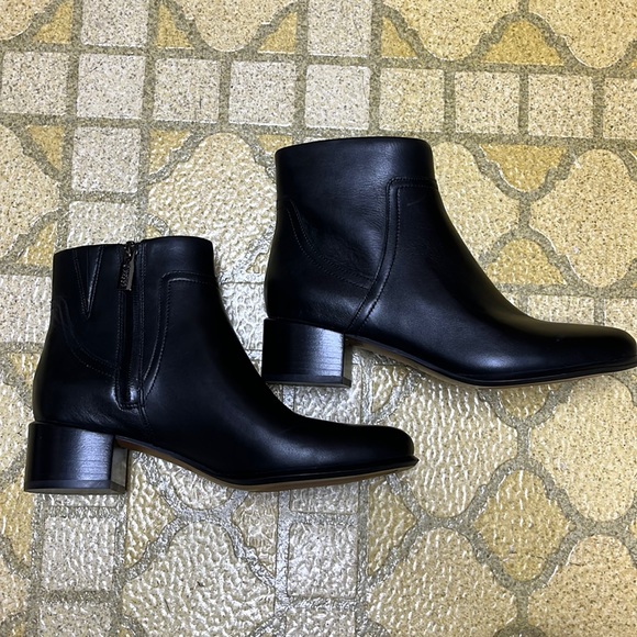 Vionic Shoes - New Vionic water proof black leather short boots